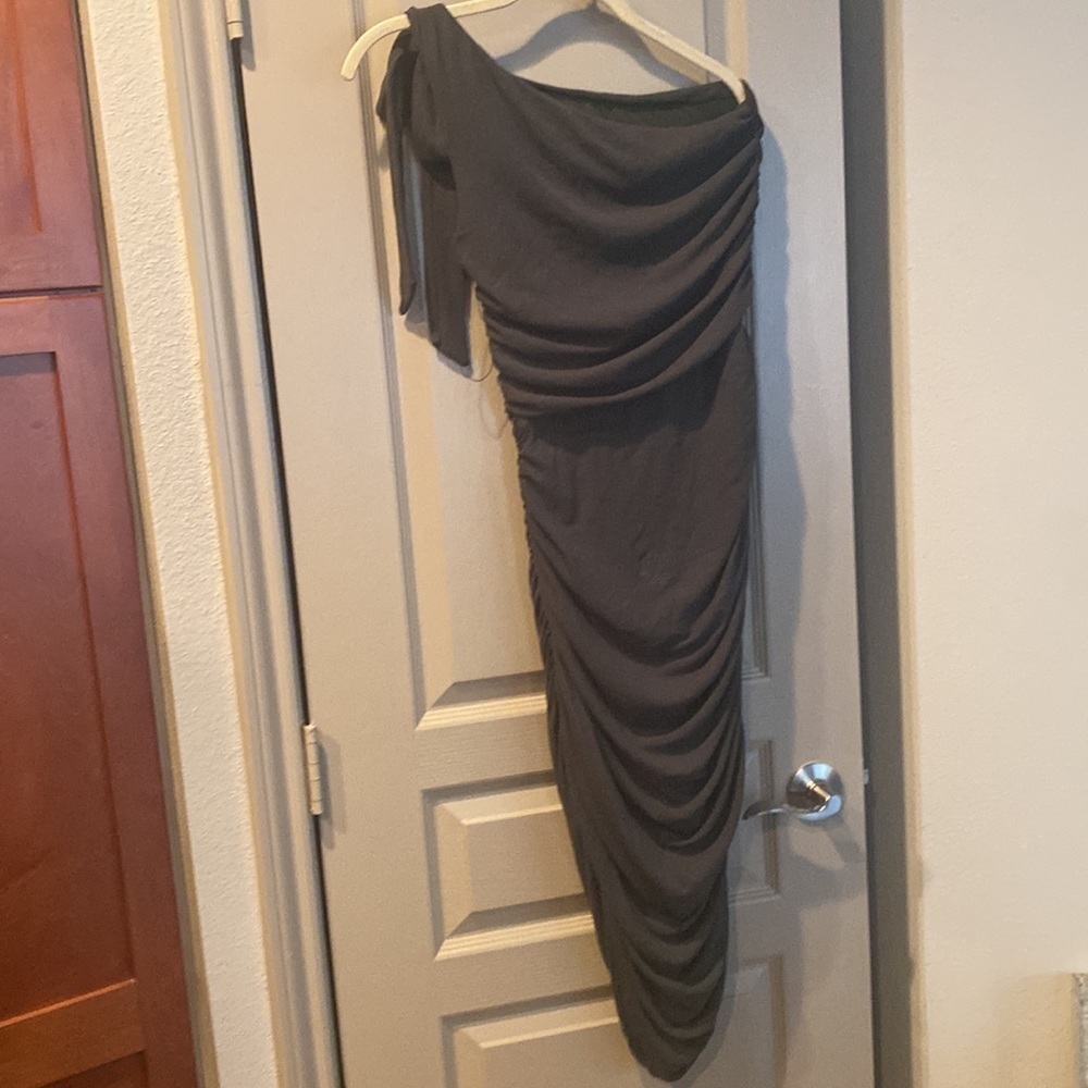 Revolves Majorelle dress- moss green color - size medium-one shoulder -brand new - Picture 8 of 10